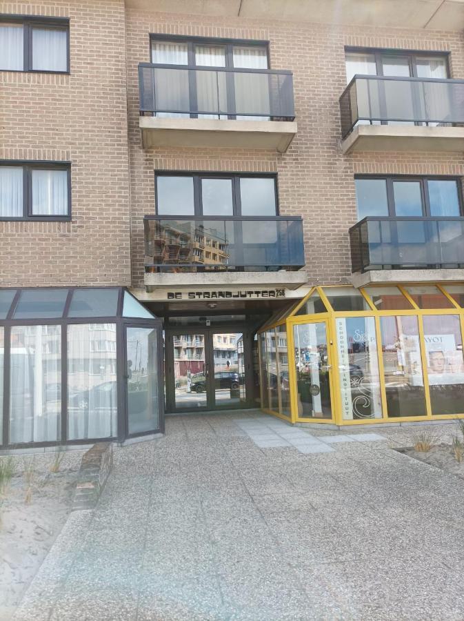 Frontaal Zeezicht In Appartement De Strandjutter オステンド エクステリア 写真