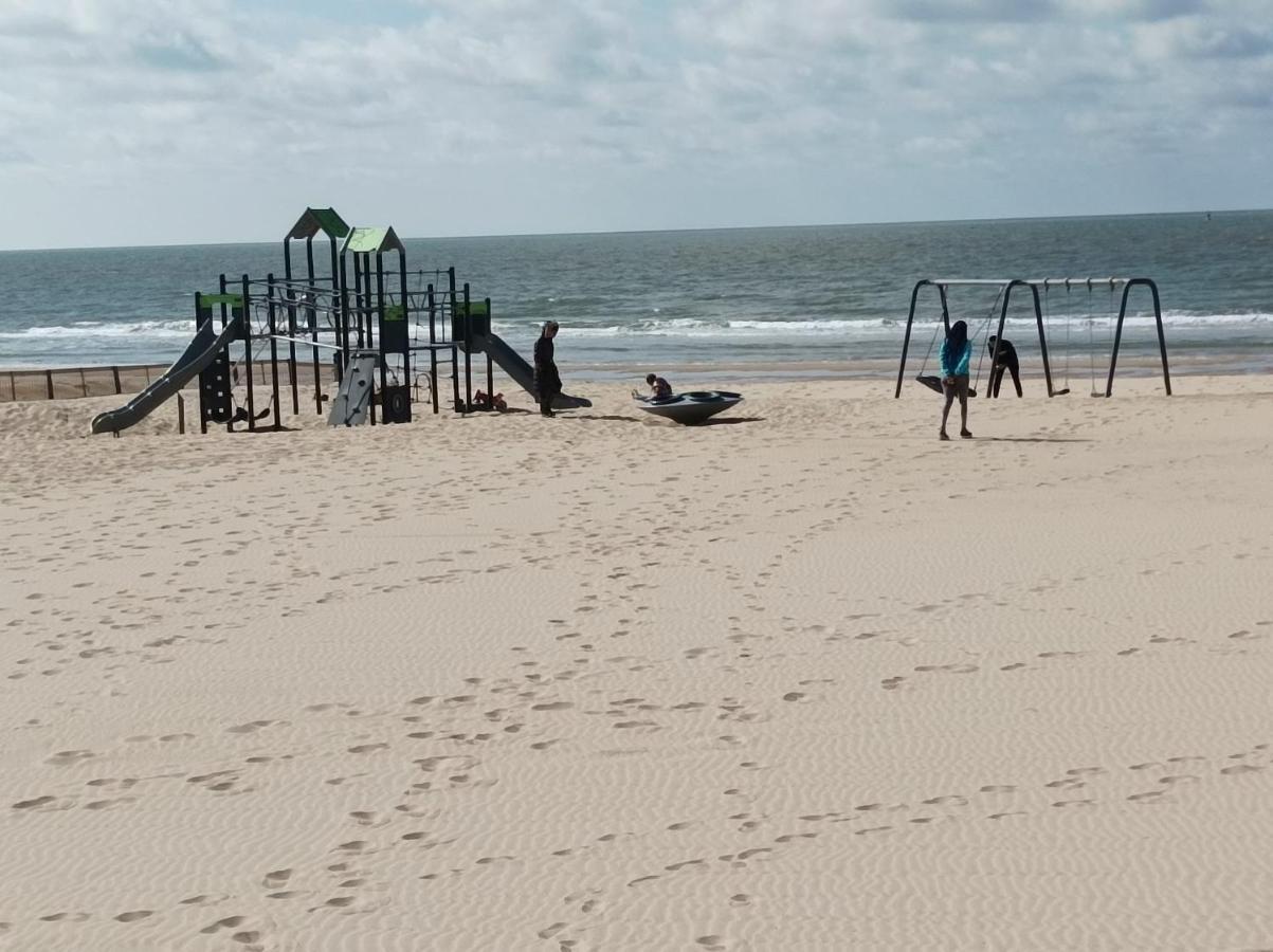 Frontaal Zeezicht In Appartement De Strandjutter オステンド エクステリア 写真
