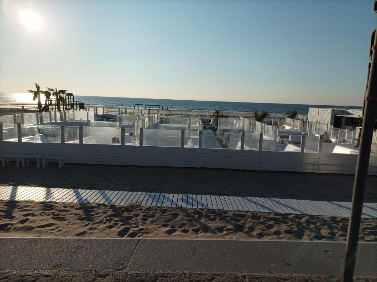 Frontaal Zeezicht In Appartement De Strandjutter オステンド エクステリア 写真