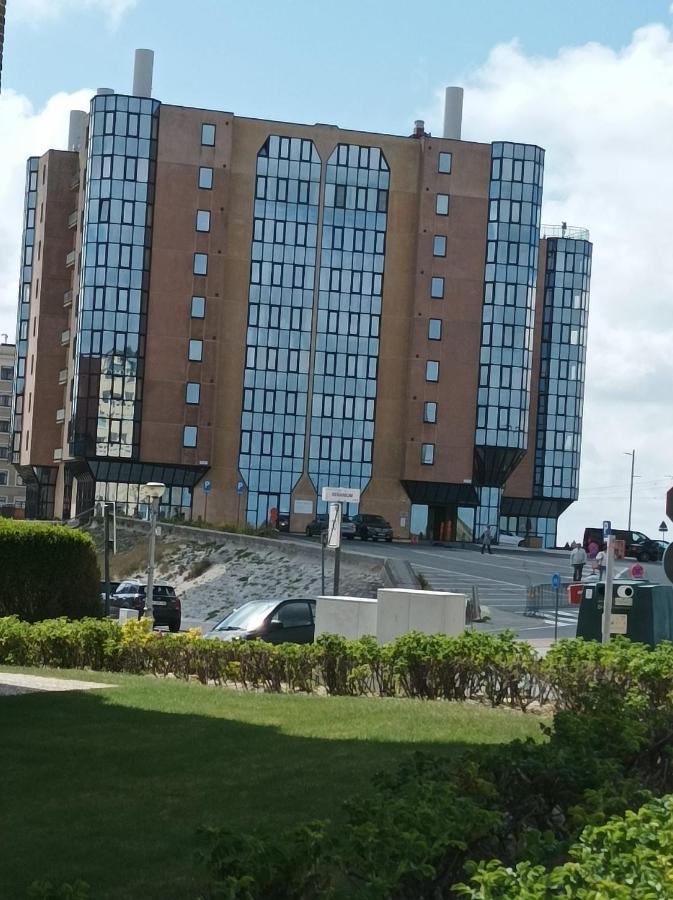 Frontaal Zeezicht In Appartement De Strandjutter オステンド エクステリア 写真