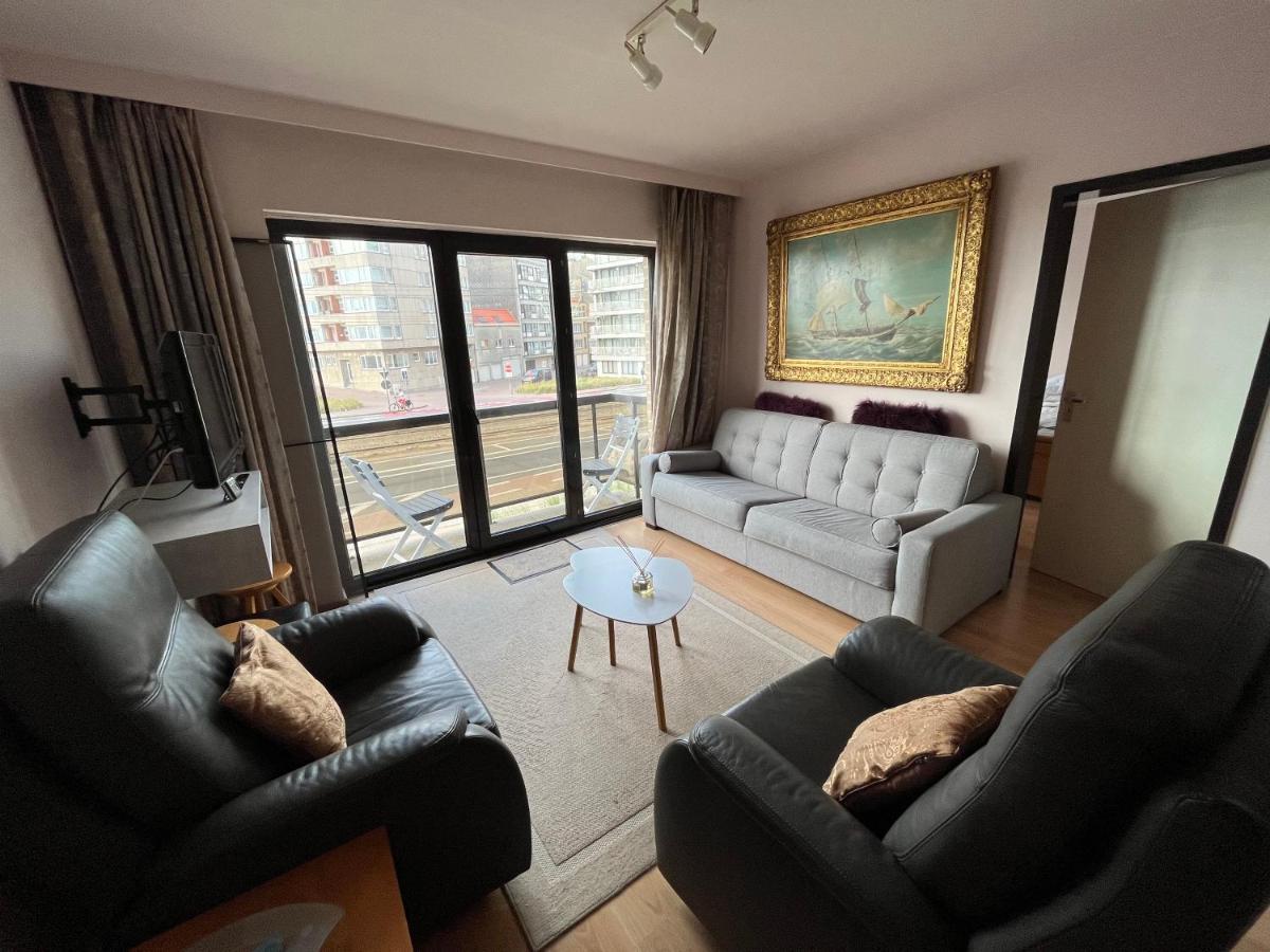 Frontaal Zeezicht In Appartement De Strandjutter オステンド エクステリア 写真